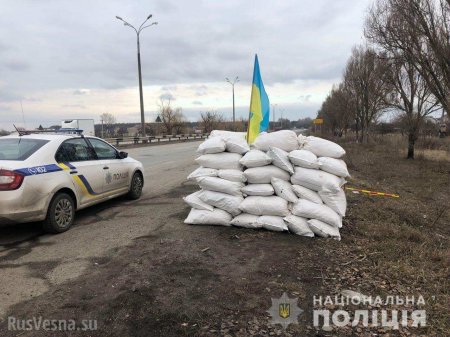 Бизнес по-военному: украинцы установили свой блокпост в Днепропетровской области (ФОТО)
