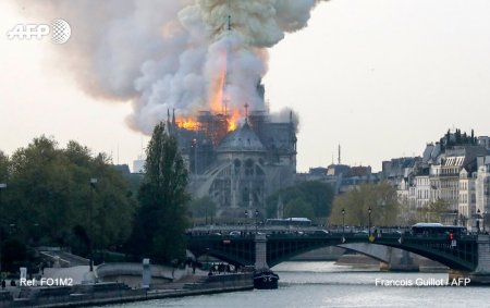 Собор Парижской Богоматери охватил масштабный пожар (Трансляция Online)