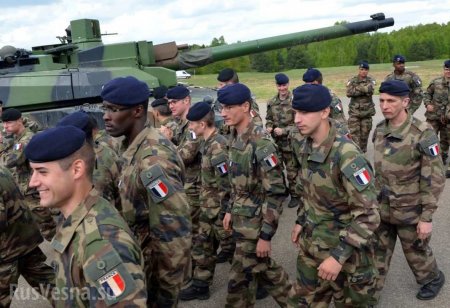 Франция направит к границам России танки и военных