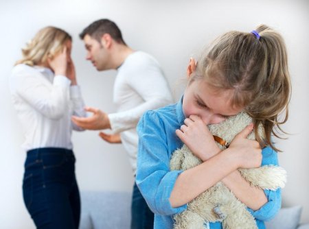 Развод без проблем: Психолог рассказала, как вести себя родителям, чтобы не травмировать детей