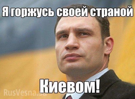 «Нормально держит», — Кличко испытал стеклянный мост в Киеве (ВИДЕО)