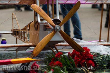 Донбасс помнит: 2 тысячи человек собрались на митинг памяти жертв первого авианалёта на Донецк (ФОТО, ВИДЕО)