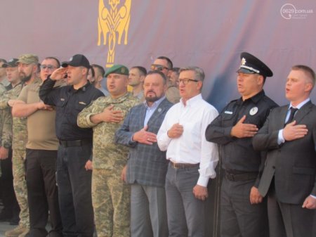 Годовщину оккупации Мариуполя отметили парадом украинских нацистов