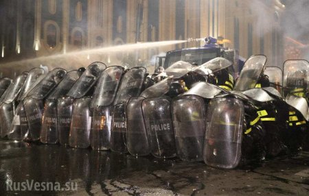 Бунт в Грузии: десятки пострадавших, журналист лишился глаза, протестующие возводят баррикады (+ФОТО, ВИДЕО)