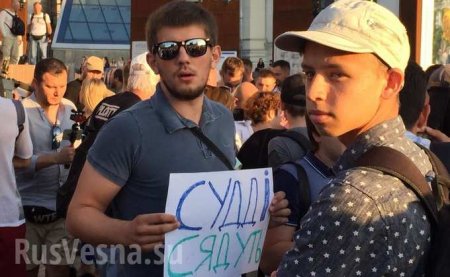Майдан в дыму: По призыву Порошенко неонацисты вышли на улицы (ФОТО, ВИДЕО)