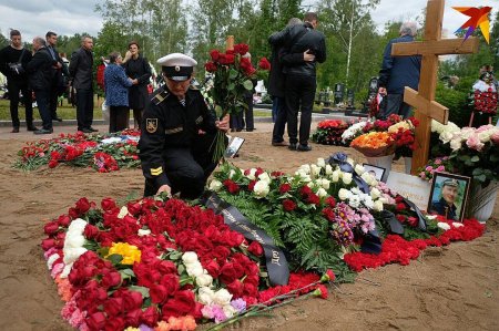 «Они не допустили катастрофы планетарного масштаба»: В Петербурге простились с погибшими моряками (ФОТО)