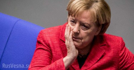 Меркель сегодня провела очередную церемонию сидя (ФОТО)