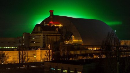 Открылся портал в ад! Зелёное свечение над Чернобылем напугало туристов-нелегалов