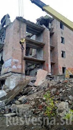 Обломками рухнувшей пятиэтажки в Подмосковье завалило трёх человек (ФОТО, ВИДЕО)