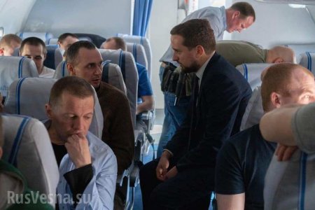 Команда Зеленского показала, как летала в Москву за пленными (ФОТО)