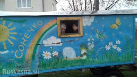 Це Европа: Сеть шокировал способ перевозки детей в украинском селе (ФОТО)