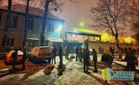 Радикалы блокируют Лукьяновское СИЗО, препятствуя вывозу «беркутовцев» на обмен