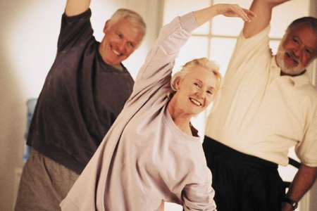 Ленивая пенсионерская зарядка: От боли в пояснице спасают 3 простых упражнения