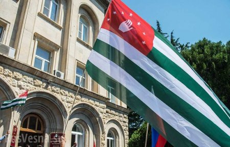 СРОЧНО: Парламент Абхазии проголосовал за отставку президента (+ВИДЕО, ФОТО)