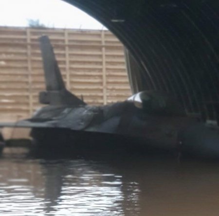 Восемь израильских истребителей F-16 выведены из строя наводнением