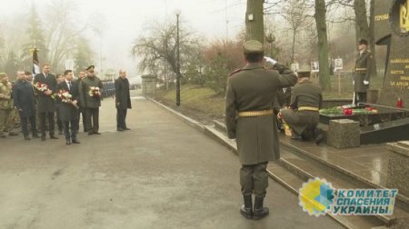 Зеленский сравнил участников боя под Крутами с военными в Донбассе