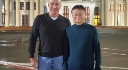 Китайский миллиардер Джек Ма передаст Украине 1 млн тестов на коронавирус, в основном для ВСУ