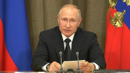 Путин подписал закон о кредитных каникулах из-за коронавируса