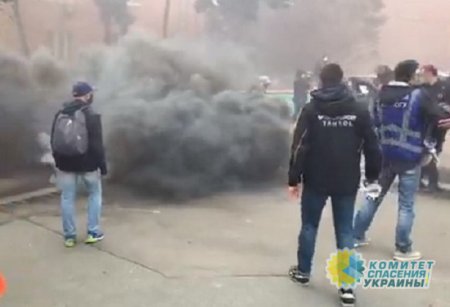 Полиция помогала радикалам при нападении на офис партии в Киеве