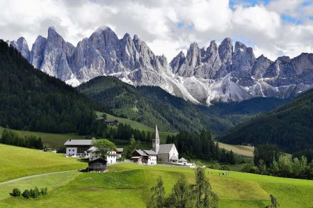 Богачам предложили прятать сокровища в альпийских скалах