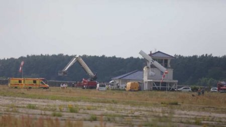 В Германии самолёт застрял в башне аэропорта (ФОТО)