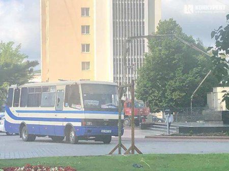 На Украине захвачен автобус с заложниками (+ВИДЕО, ФОТО)