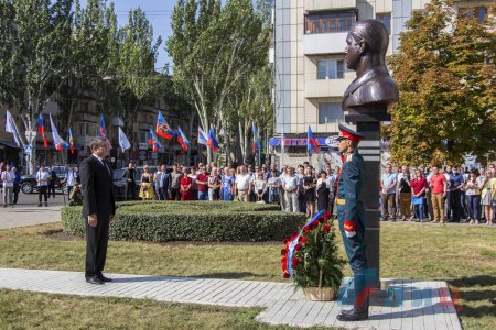 В Луганске увековечили память героя Русской весны, первого главы Республики (ФОТО, ВИДЕО)