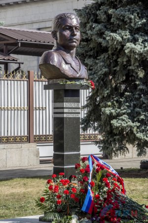 В Луганске увековечили память героя Русской весны, первого главы Республики (ФОТО, ВИДЕО)