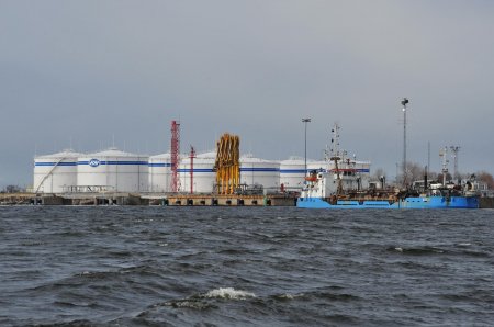 Экспорт пойдёт через Россию: БНК приостановила отгрузку нефтепродуктов из Клайпеды