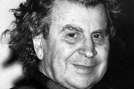 Умер Микис Теодоракис, автор музыки к танцу сиртаки