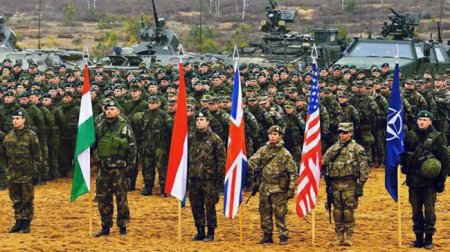 Отступление за Днепр и сотни миллиардов долларов: два сценария НАТО на Украине