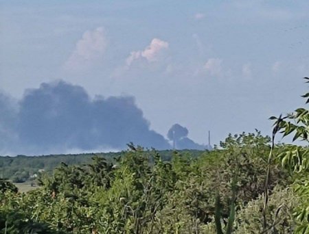 На удерживаемой ВСУ Углегорской ТЭС начался мощный пожар.