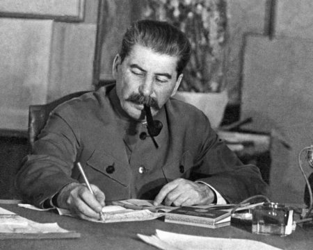 В ФСО развеяли мифы об отравлении Сталина и назвали единственную возможную причину смерти