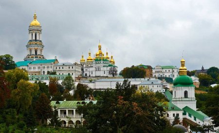 Православные встали на защиту Киево-Печерской лавры (ФОТО, ВИДЕО)
