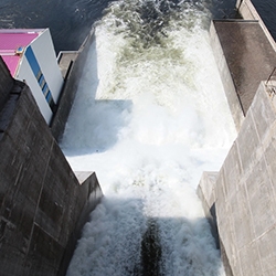 На Богучанской ГЭС успешно завершили испытания водосброса