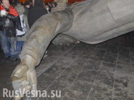 Министр культуры Украины одобрил вандальное уничтожение памятника в Днепропетровске (ФОТО)