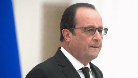 Французский полицейский не пожал руку Франсуа Олланду