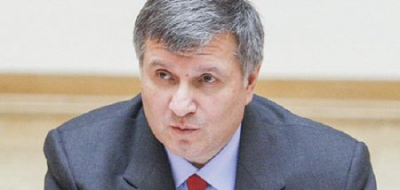 Аваков выступил за легализацию добычи янтаря