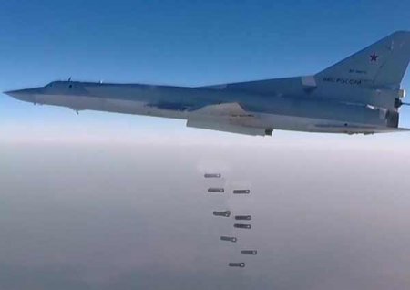 Шесть Ту-22М3 нанесли сосредоточенный удар по объектам ИГ в районе Дейр-эз-Зора
