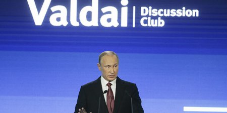 Путин назвал "истерией" обвинения во вмешательстве в ход выборов в США