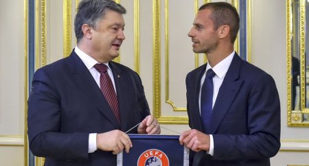 Порошенко поблагодарил президента УЕФА за запрет проведения матчей в Крыму