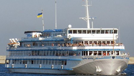СМИ: украинский круизный лайнер вместо Одессы взял курс на Ростов-на-Дону