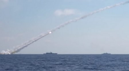 Российские корабли и подводная лодка нанесли удар крылатыми ракетами по объектам ИГ в Сирии - Военный Обозреватель