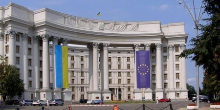 В МИД Украины допустили полный запрет на въезд россиян в страну