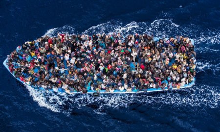 ЕС вводит лимит на продажу лодок в Ливию