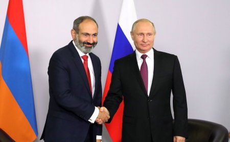Путин и Пашинян провели первую встречу в Сочи в рамках ЕЭС