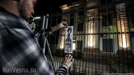 В Киеве «подожгли» посольство России (+ФОТО, ВИДЕО)