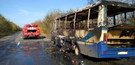 Под Днепром на ходу загорелся автобус