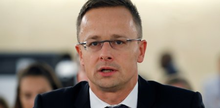 Сийярто: Выдача венгерских паспортов закарпатцам не нарушает законы Украины