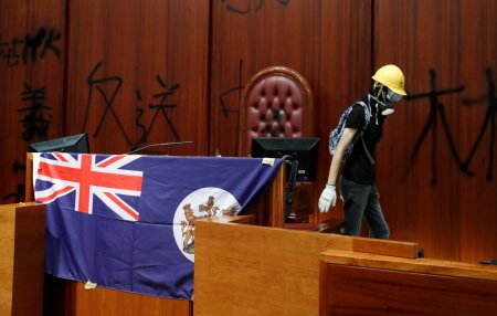 Гонконгский «майдан» под британским флагом
